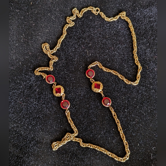 Vintage Jewelry - Vintage Necklace with Gold Tone and Red Stones